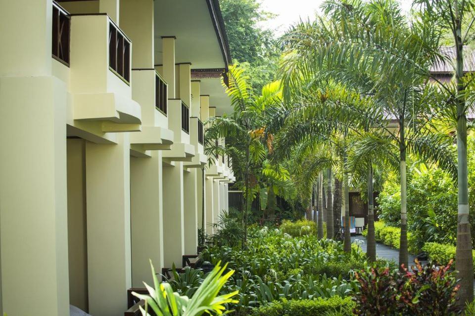 Jade Marina Resort And Spa Ngapali Exteriör bild