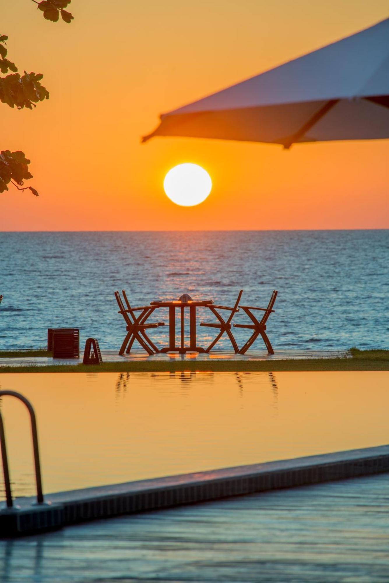Jade Marina Resort And Spa Ngapali Exteriör bild